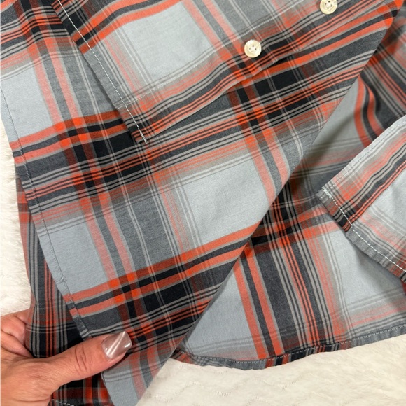 Volcom Men's Red and Gray Plaid Button Down Shirt.. the colors though 🤩 - Picture 7 of 9